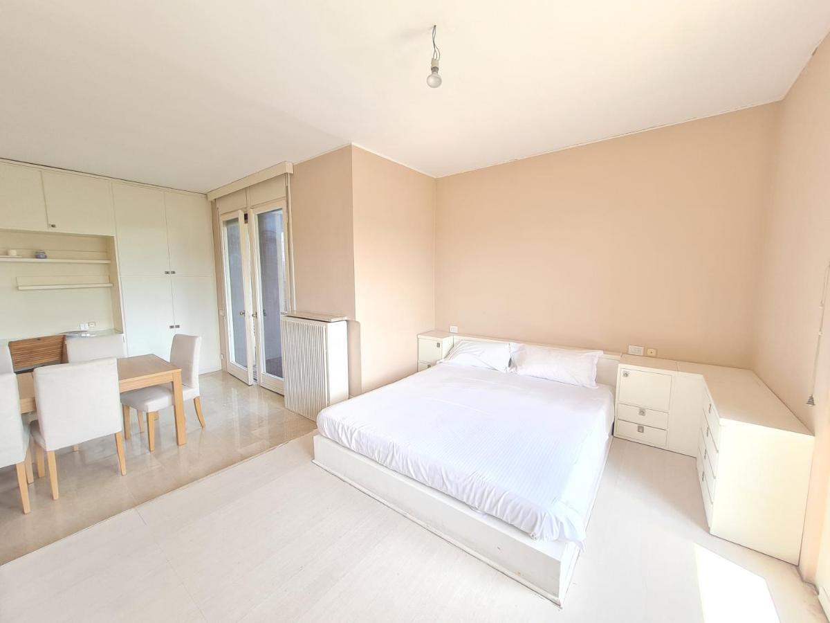Ottoboni Charme Apartment With Terrace Milán Exterior foto